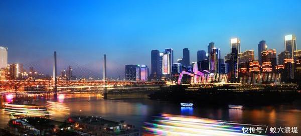 重庆这个地方的夜景,堪比香港和上海,游客:这也太震撼了吧