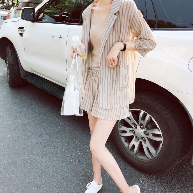 哪个缺德鬼设计“勾魂套”，凸显魔鬼身材婀娜又多姿，浓浓女人味