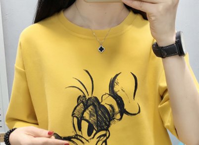 女人尽量不要T恤配短裤!太土，学下面女人这样穿，减龄又洋气