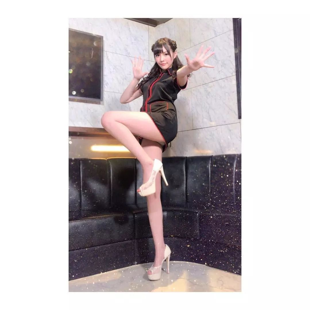 这些S型身材的"蛇精系"美少女也太性感了吧!