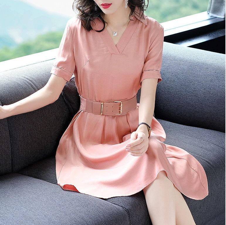 瞧这洋秋裙，魅力十足，下图女人这么穿，优雅又大气，真滴迷死人