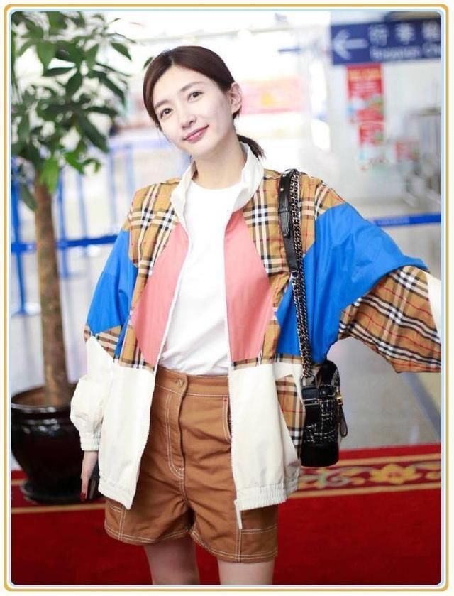 江疏影厉害！168穿格纹外套竟不输175李宇春，网友：主要看女人味