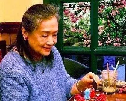 #去世#她红过李谷一,一生演唱800多首歌,丈夫去世,将骨灰放在卧室