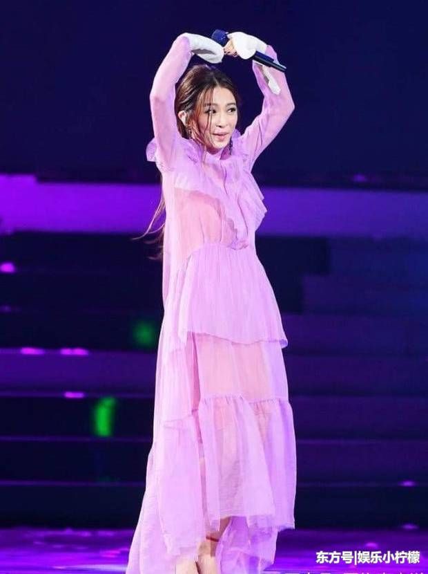 她被传曾拒绝过林俊杰，却频繁与女生传出绯闻，气质清艳脱俗!