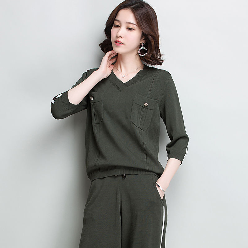 款式“顶级”洋气的女裙，价钱不贵巨有范，女人穿着美翻一条街