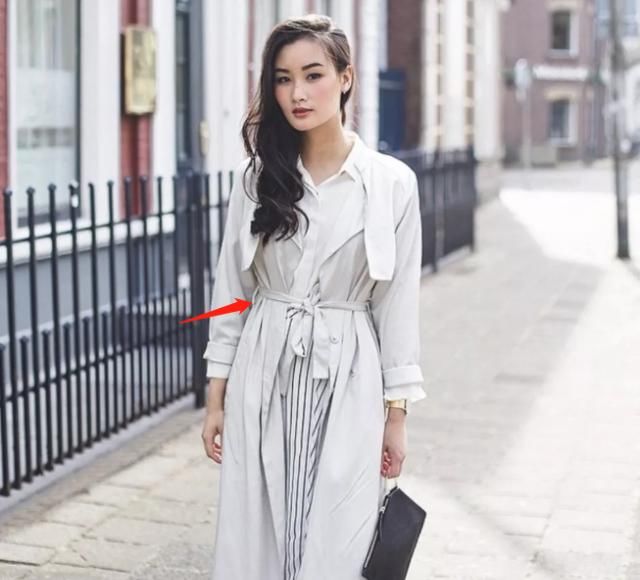  「圈粉」身材矮小样貌平平，158cm亚裔博主凭借一衣多穿，圈粉小个子