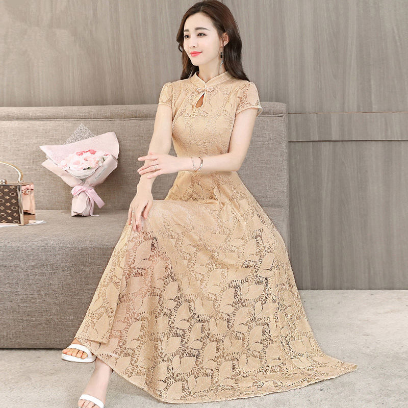 哇塞!47岁老婆打扮真迷人!蕾丝旗袍+高跟，连背影也美到窒息