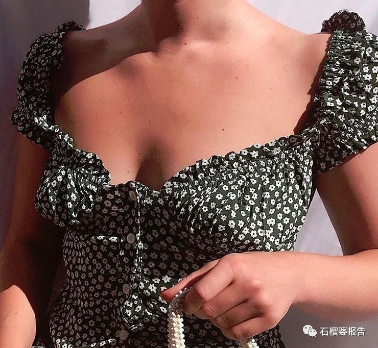 最近流行穿milkmaid上衣，甜美性感合二为一