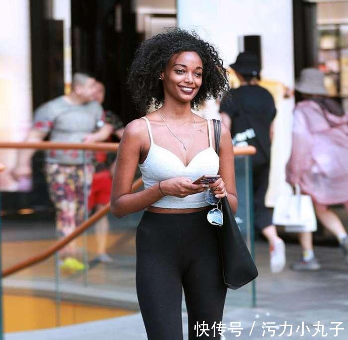 街拍: 时尚性感的小姐姐，身姿挺拔，气质脱俗！