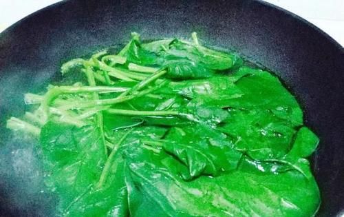  『营养』凉拌菠菜豆腐皮，上班族的快手晚餐，简单省时，美味又不失营养