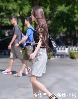 『气质』黑色吊带搭配西装裙有多帅?有种又有气质又时尚的美女!