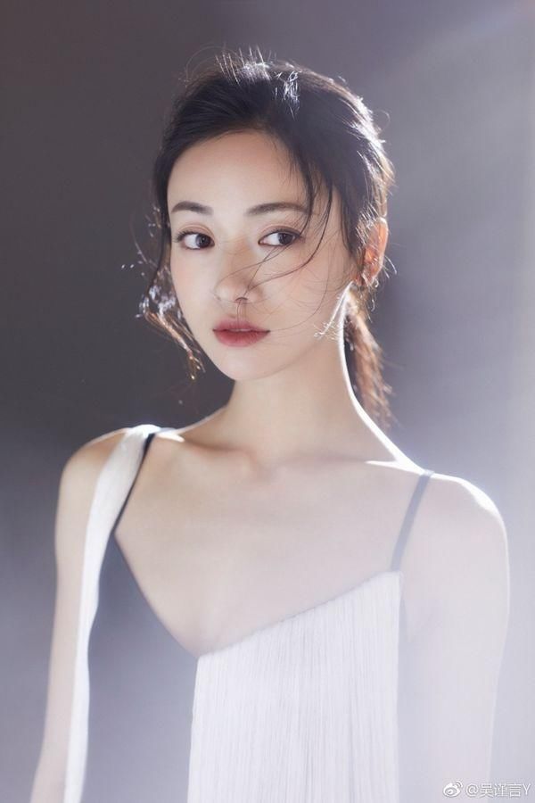 学习| 魏姐戏外咋变香肠嘴了?唇形修正手册了解一下!