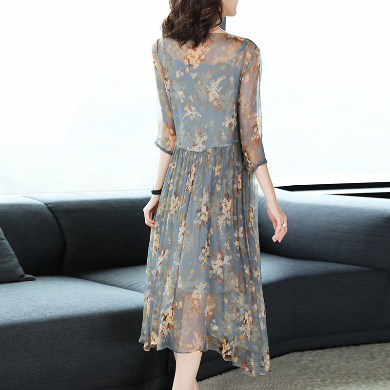 我已经50岁，但从没人喊我“大妈”!夏天我就穿减龄裙，太美