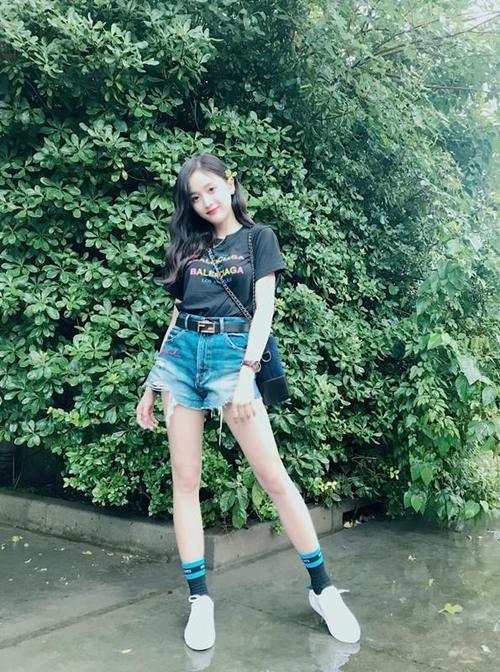 女生上大学就要打扮美美的，像吴宣仪等人这样穿，特别有异性缘！