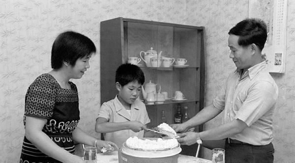  「李文义」上世纪八十年代全国各地小康之家，原来那时他们生活