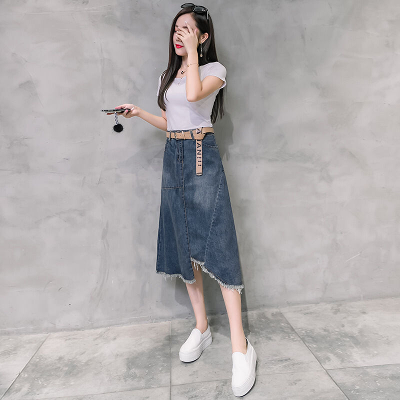 这些裙子是真心好看，闺蜜看见就走不动道了，穷成那样还买了2条