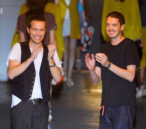 二人搭档闯荡时尚界,把牛仔裤做成奢侈品,年收入3亿美元