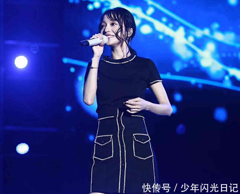 张韶涵是仙子下凡吗,头发被打湿依旧美翻天,黑衣穿扮魅力十足!