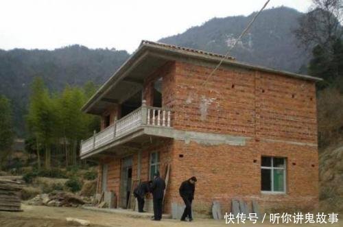  「盖房」农村盖房禁止再用红砖, 价格在上涨, 为啥农民借钱也要