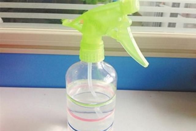 汽车暴晒一整天，车内温度最低60℃，老司机教你如何迅速降温！