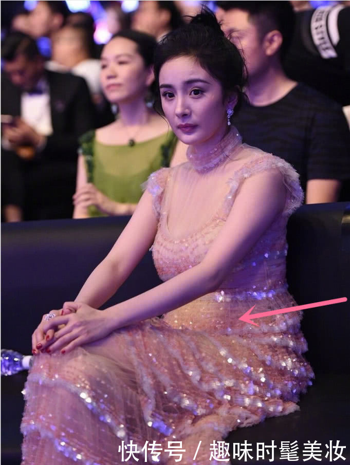 杨幂未修图照片流出，大小脸很明显，网友：又该去打针了！