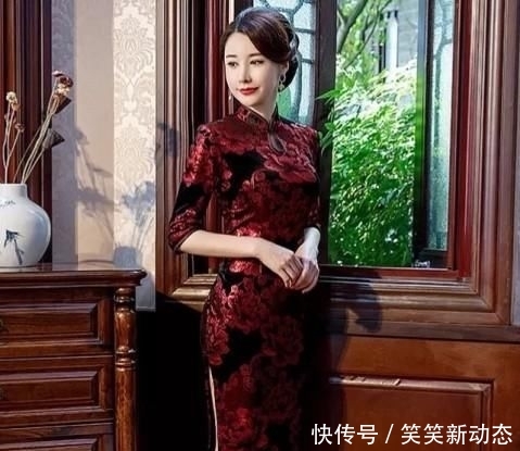  #金丝绒#富贵花金丝绒旗袍，最是能穿出女人的雍容华贵！