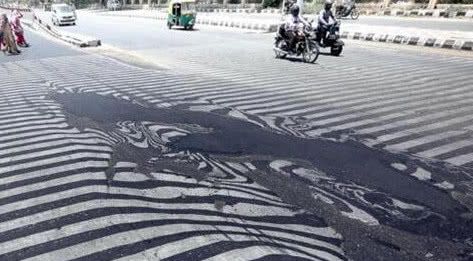 地球到底怎么了？印度出现63度高温，汽车点燃，马路开始融化