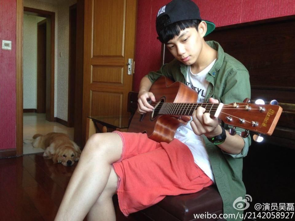 开学季明星校花校草怎么穿?王俊凯千玺宋祖儿欧阳娜娜做示范