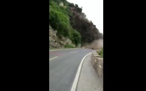 今日鲜闻 | 抵制天价片酬声明、北京房山山体塌方、滴滴司机曝光