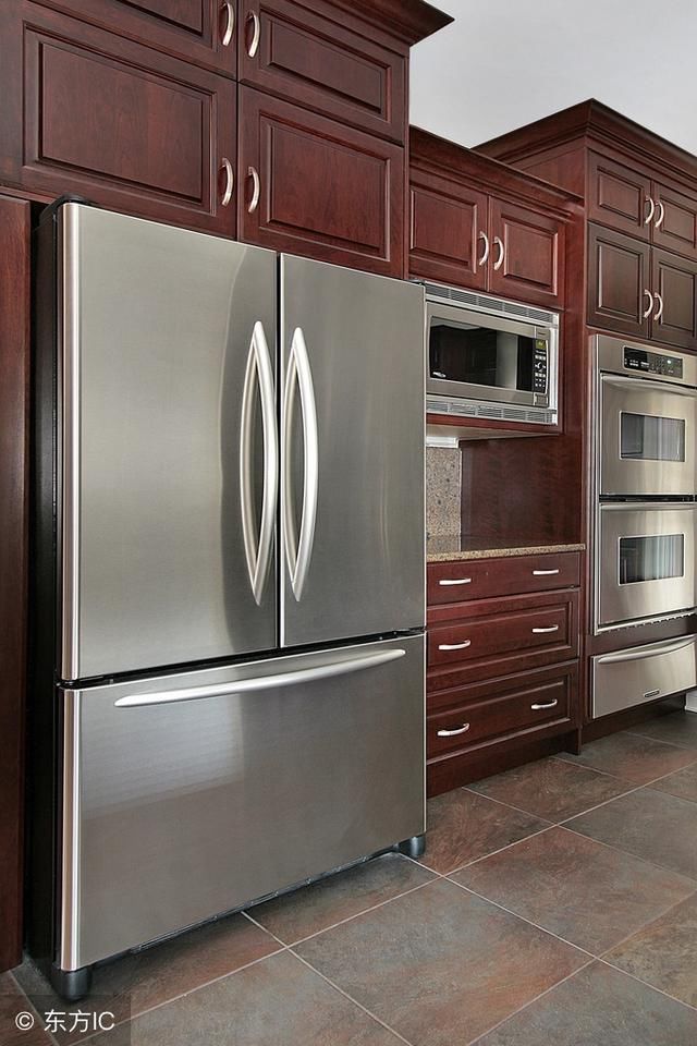 中国避免中等收入陷阱，一要去杠杆，二要搞活企业增加员工收入！