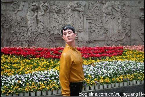 街拍:早春成都春熙路的时尚男女(图)