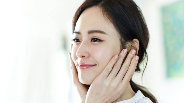  「女生」女生皮肤很差,毛孔粗大,长痘痘,怎么办?