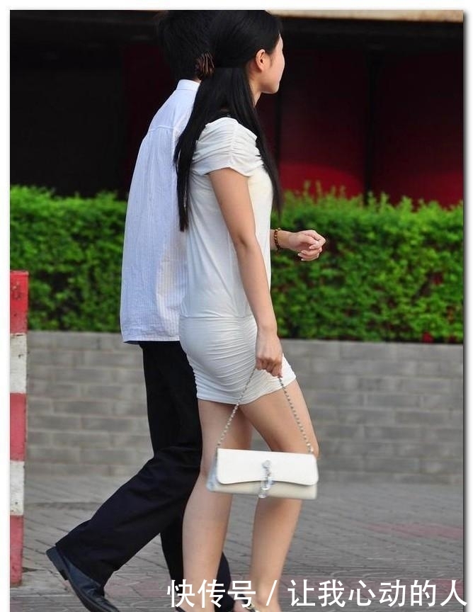  [时尚]街拍：时尚的穿搭永远不过时,所以这些穿搭要学习下