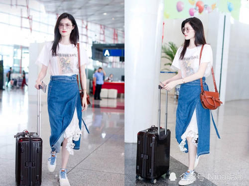 超模里何穗比奚梦瑶会穿，半身裙里藏着白色蕾丝，出场一次比一次