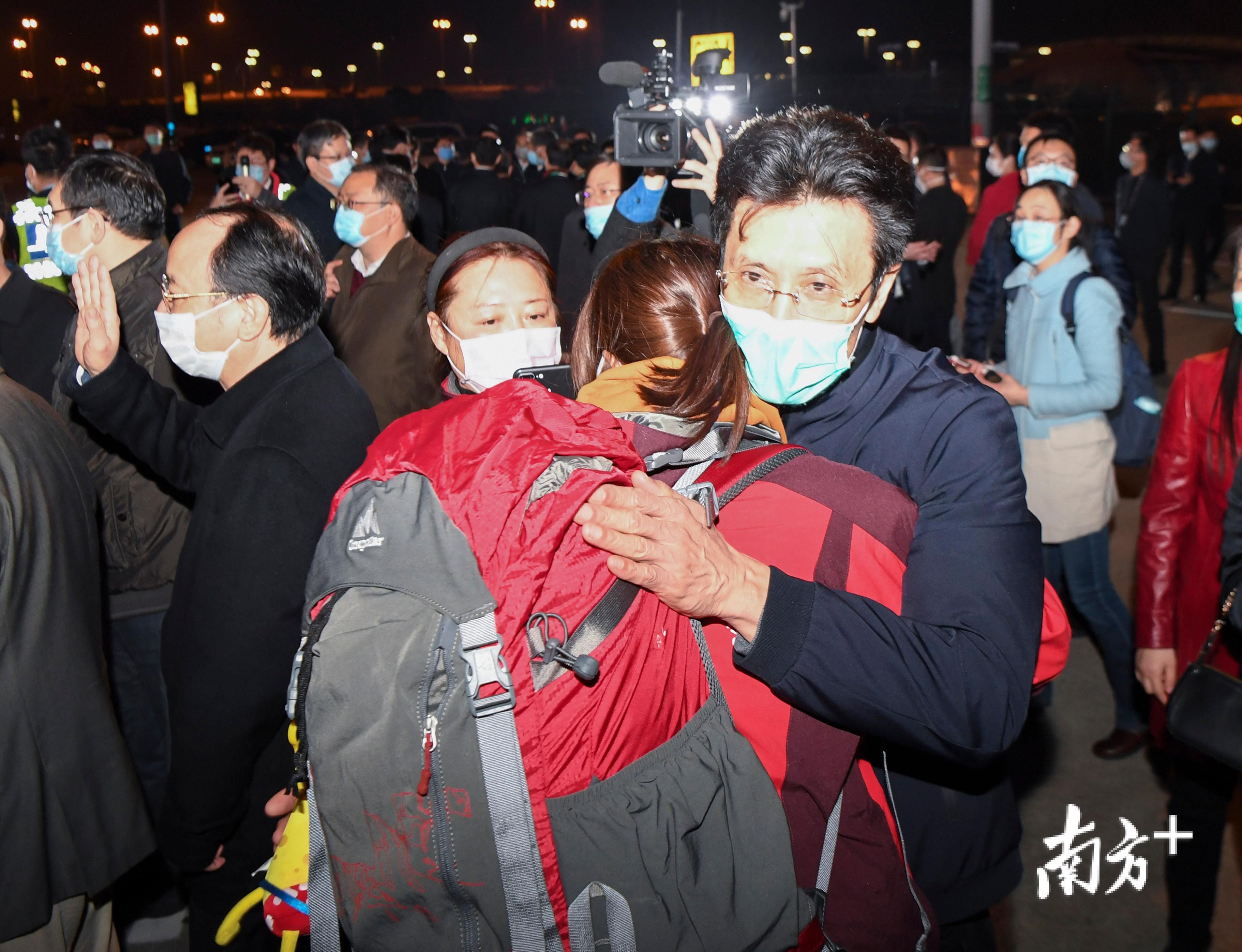  【南方】广东医疗队星夜驰援湖北荆州