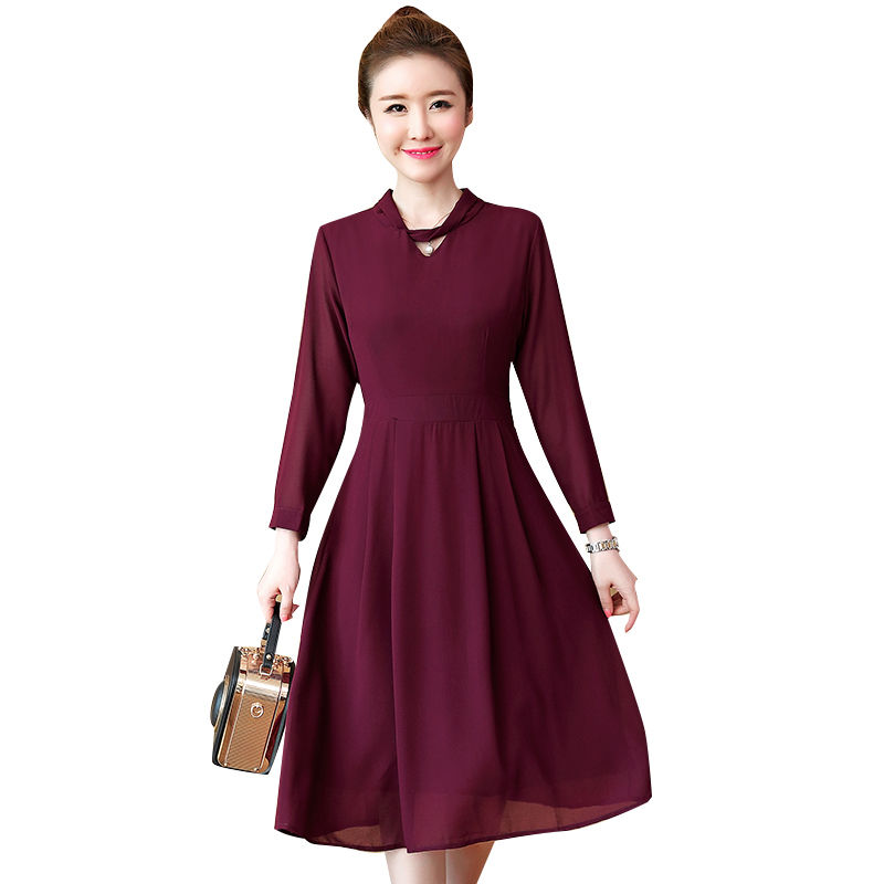 才刚入秋，这秋装连衣裙已经上市了，初秋穿着显瘦又百搭，特美