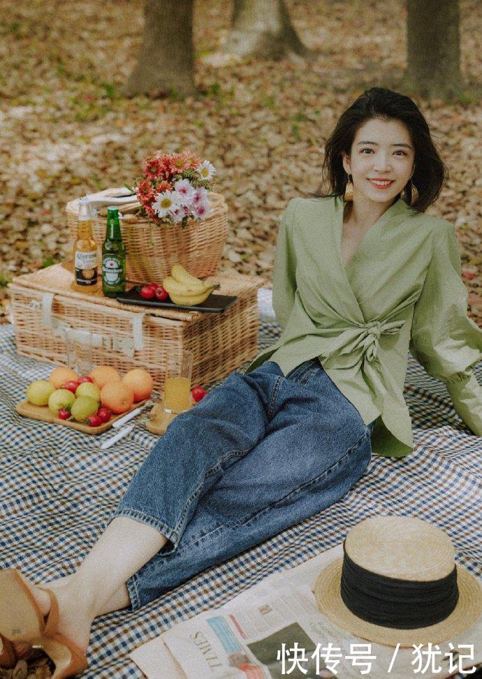 女神博主:夏日如何穿出高级感,西服、衬衫、牛仔裤都能做到,得这样搭才行