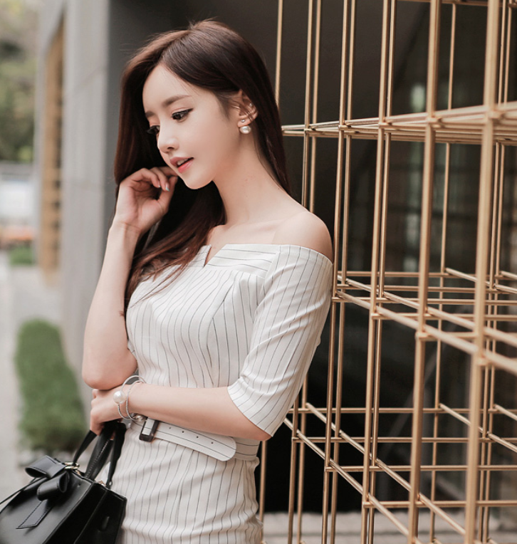 简洁大方的紧身裙美女，展现纯真的活力感！