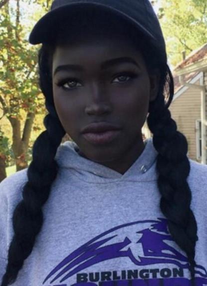 她皮肤黑成碳 五官却极其漂亮 网友：非洲的“刘亦菲”啊！