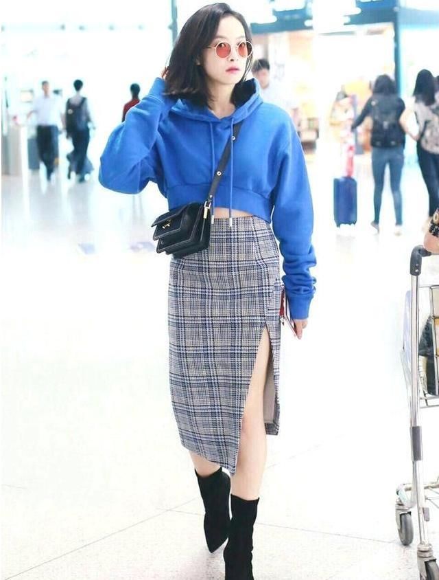 穿同样的卫衣！景甜玩下衣失踪，杨幂当裙穿，关晓彤却穿成了村姑