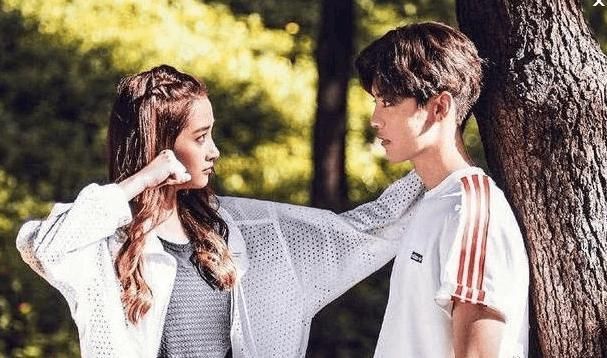 关晓彤鹿晗屡次被传分手，关晓彤爸爸的这条微博无意道出真相！