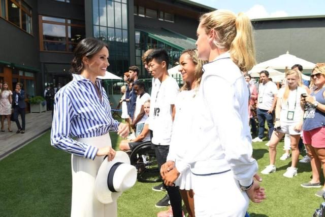 梅根同台嫂子凯特王妃看温布尔登网球赛，这次不准戴帽子！