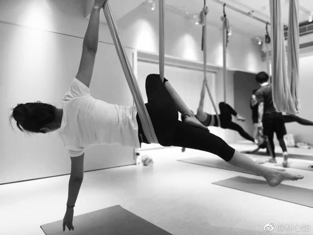 林心如健身照文艺范十足，破除二胎谣言