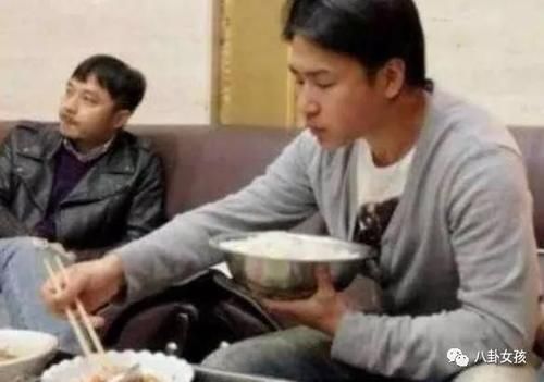  『伙食』明星片场吃饭有多铺张? 傻狍子鹿晗只吃素，江疏影六道菜被批浪费