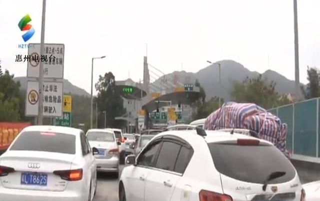  综合：ETC:高速公路综合收费，升级第一天车辆积压事故多发