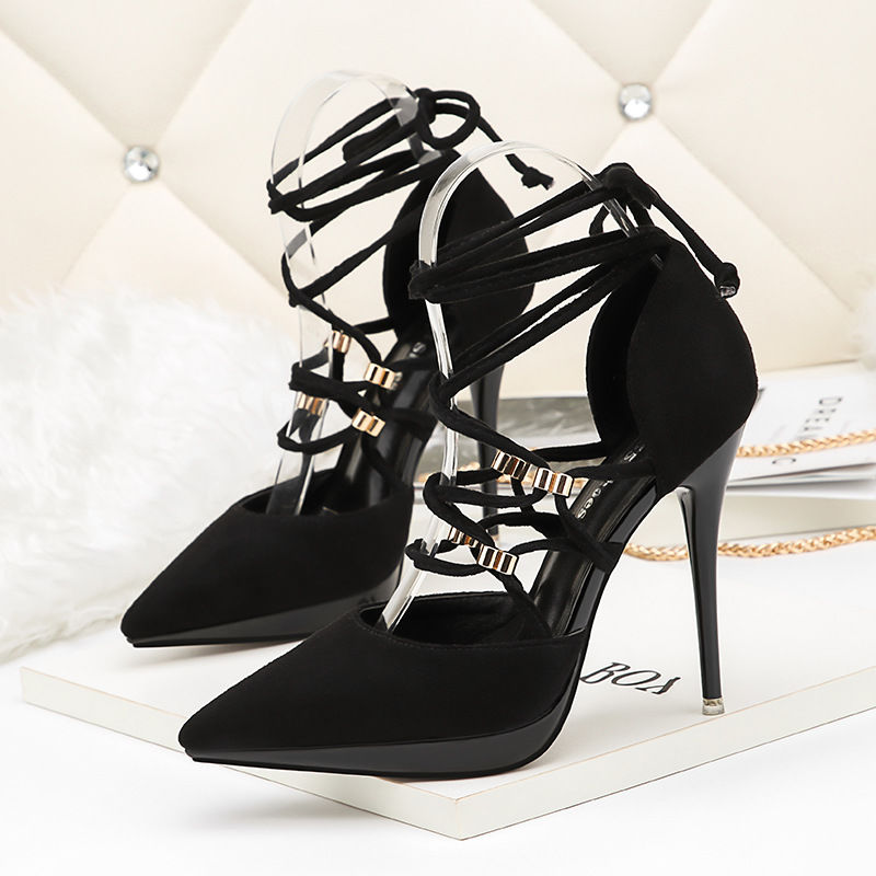 这样的高跟鞋太有特色了，就连男人看了都目不转睛