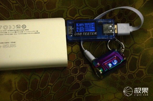 NITECORE TINI 炫彩钥匙灯上手，外表酷炫 无惧黑暗