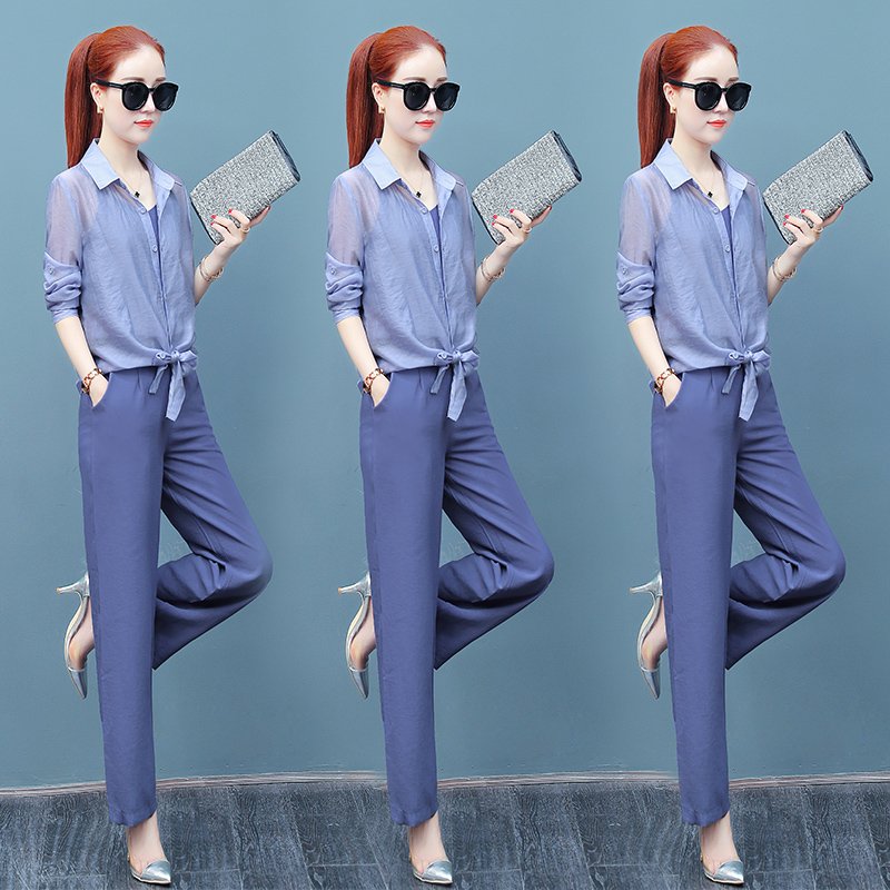 比裙子流行百倍的套装，这女人穿一个比一个惊艳，美到看不出年龄