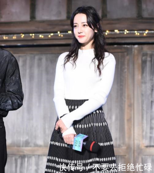 热巴站姿真是绝了！两腿中间几乎零缝隙！网友真的被惊艳到了！