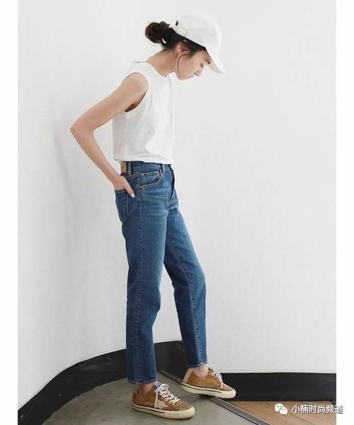 女生搭配:白色无袖上衣让自己更迷人!最新日本夏季穿搭总整理